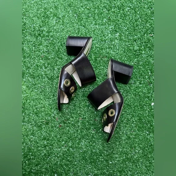 Louise et Cie Women's Kamea Grommet Embellished Black Sandals Size 8.5 - Picture 12 of 13